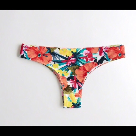 Hollister Swim top and extra cheeky bottoms size L - Picture 7 of 8